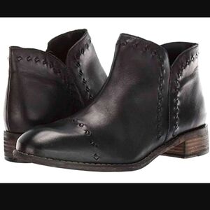 Skechers Black Leather Rue Studded Out Ankle Booties Sz 6